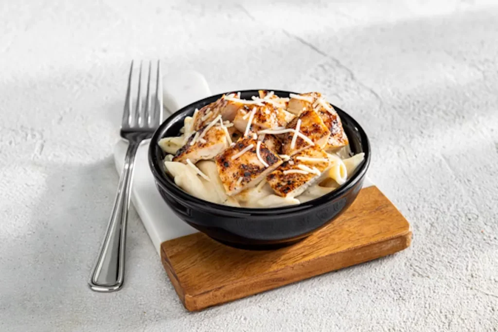 chilis-menu-Pepper-Pals-Cheesy-Chicken-Pasta